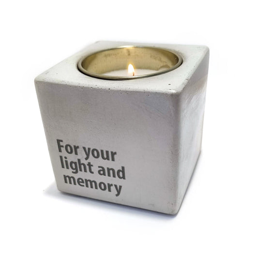 "For your light and memory" מעמד לנר